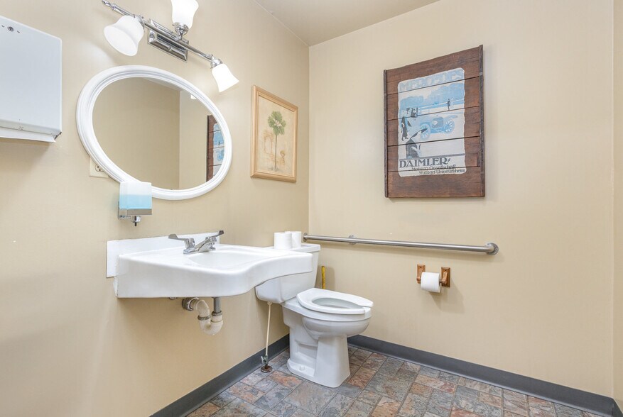 More Photos Of 15220 Kings Hwy, Montross Restaurant For Sale
