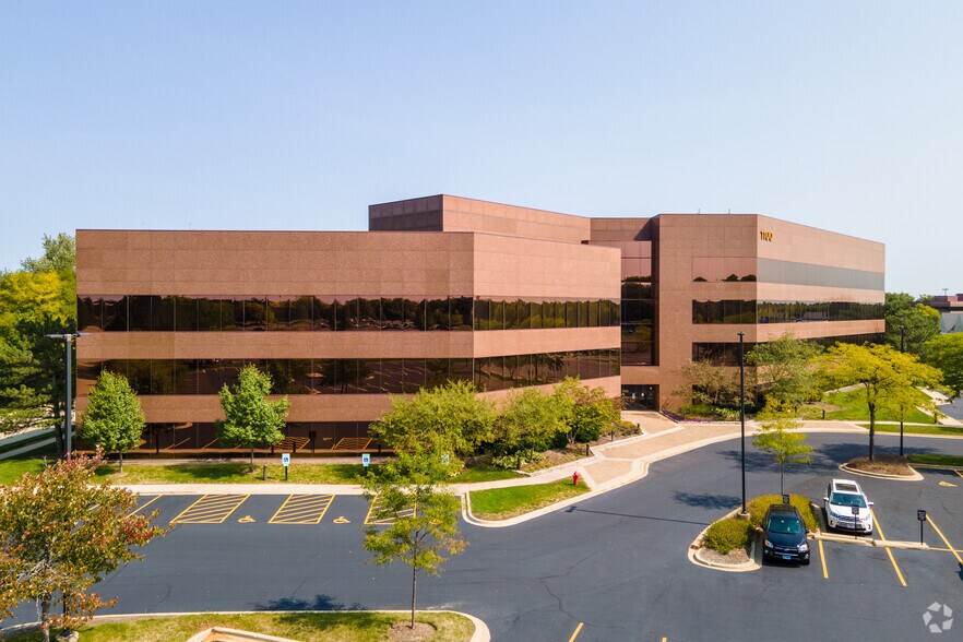 More Photos Of 1100 W Lake Cook Rd, Buffalo Grove Office For Lease