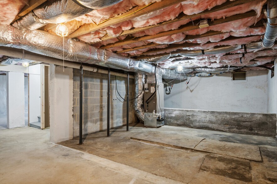 More Photos Of 6245 University Park Dr, Radford Office Residential For Sale