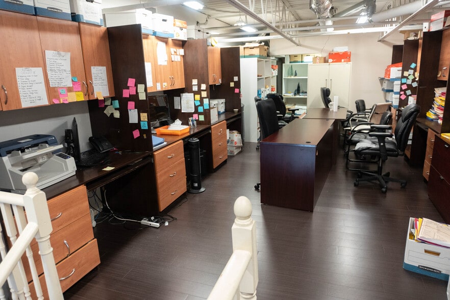 More Photos Of 2565 Steeles Ave E, Brampton General Retail For Sale