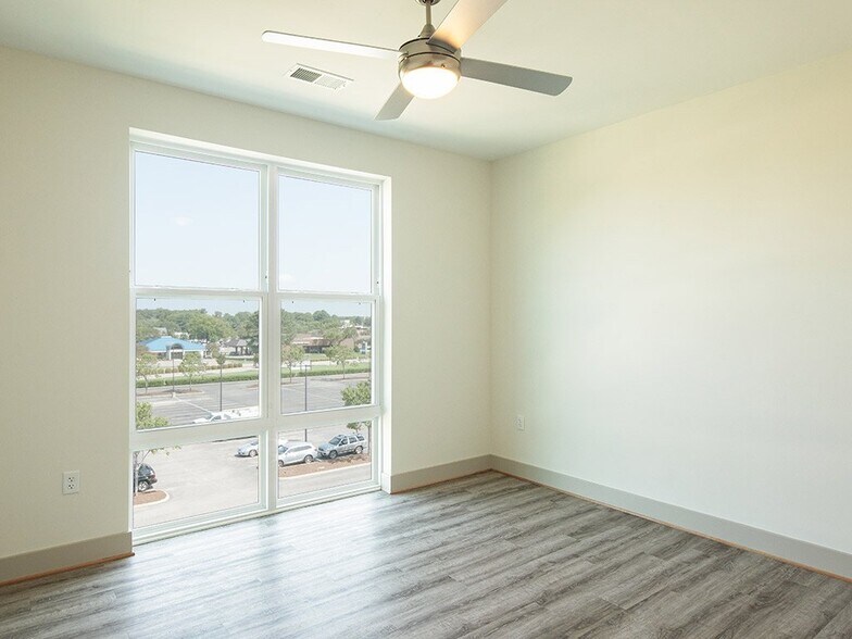 More Photos Of 1850 Merchant Ln, Hampton Apartments For Sale