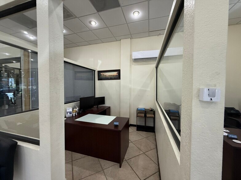 More Photos Of 13001 N Florida Ave, Tampa General Retail For Lease