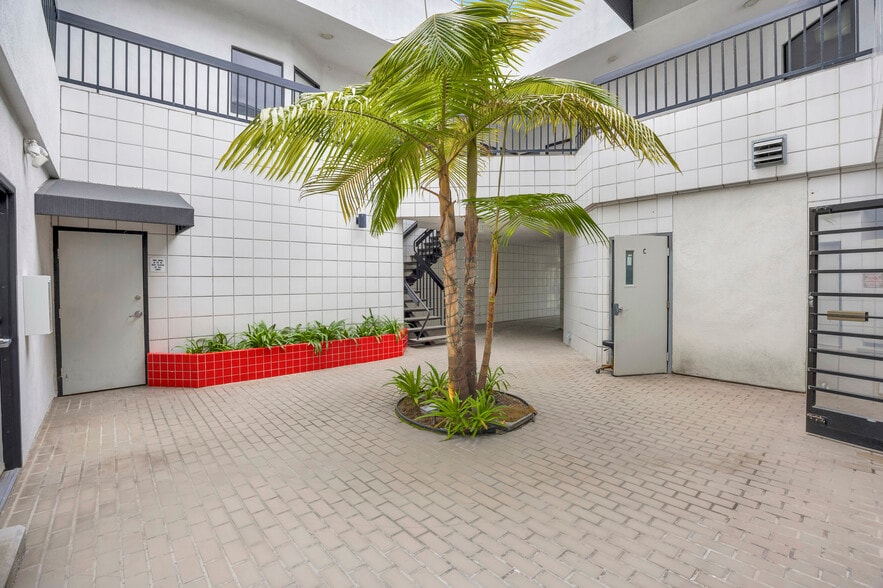 More Photos Of 5353 E 2nd St, Long Beach Storefront Retail Office For Lease