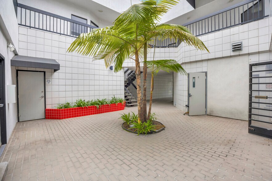 More Photos Of 5353 E 2nd St, Long Beach Storefront Retail Office For Lease