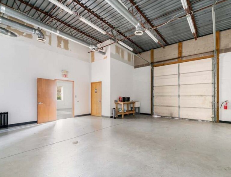 More Photos Of 930-932 N Chapman St, Greensboro General Retail For Sale