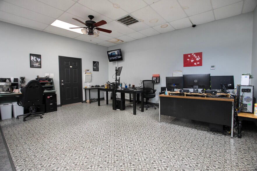More Photos Of 414 US Highway 79 N, Henderson Industrial For Sale