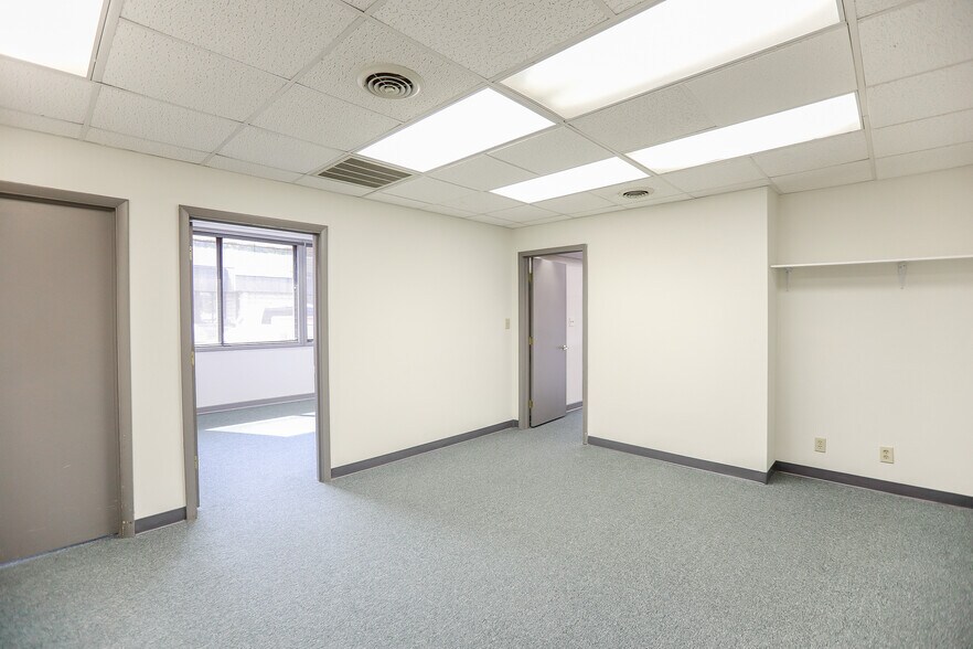 More Photos Of 11835 Canon Blvd, Newport News Office For Lease
