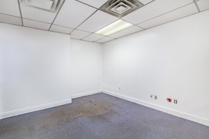 More Photos Of 600 N Clark St, Albion Auto Dealership For Sale
