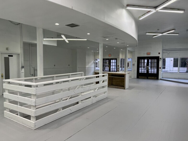 More Photos Of 813 Chapel St, New Haven Freestanding For Lease