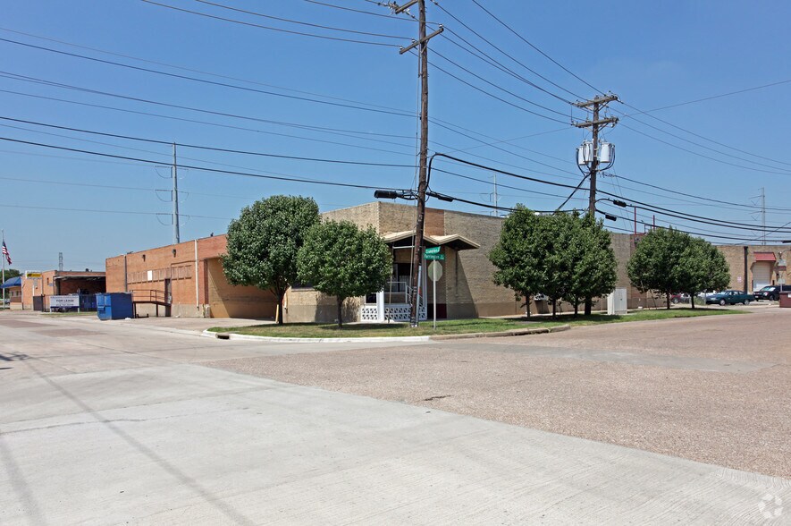 Primary Photo Of 2505 Farrington St, Dallas Refrigeration Cold Storage For Lease
