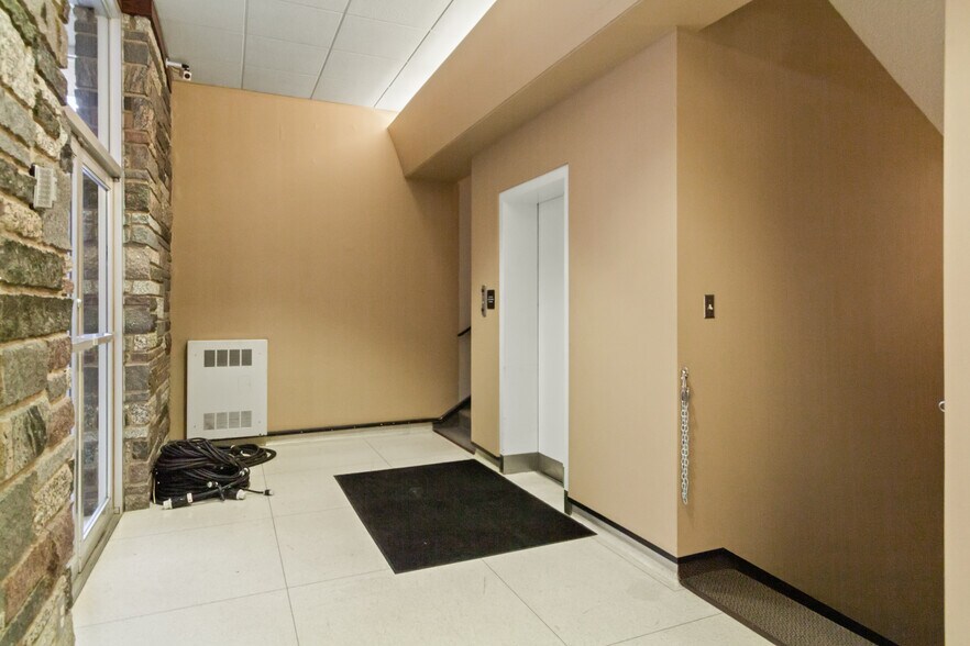 More Photos Of 17 1st Ave SW, Minot Bank For Sale