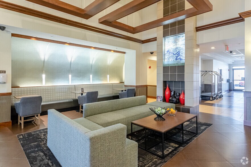 More Photos Of 4610 W Walnut St, Rogers Hotel For Sale
