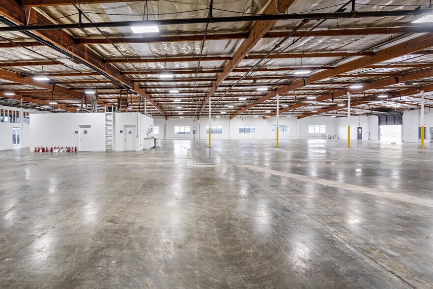 More Photos Of 10150-10200 Jefferson Blvd, Culver City Warehouse For Lease