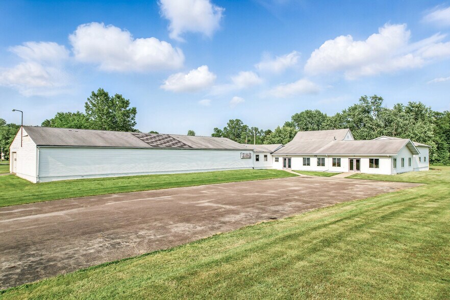 More Photos Of 4085 / 4086 State Route 422, Southington Showroom For Sale