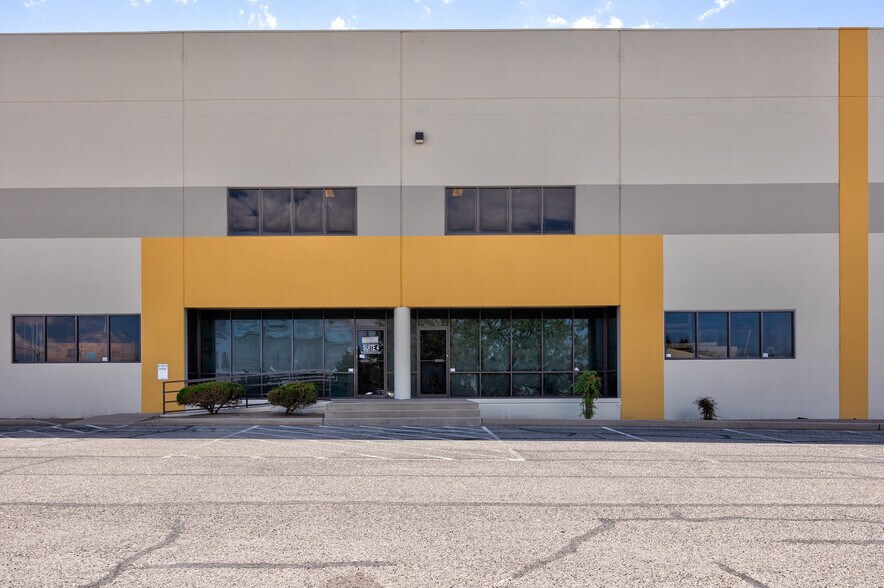More Photos Of 50 Walter Jones Blvd, El Paso Warehouse For Lease