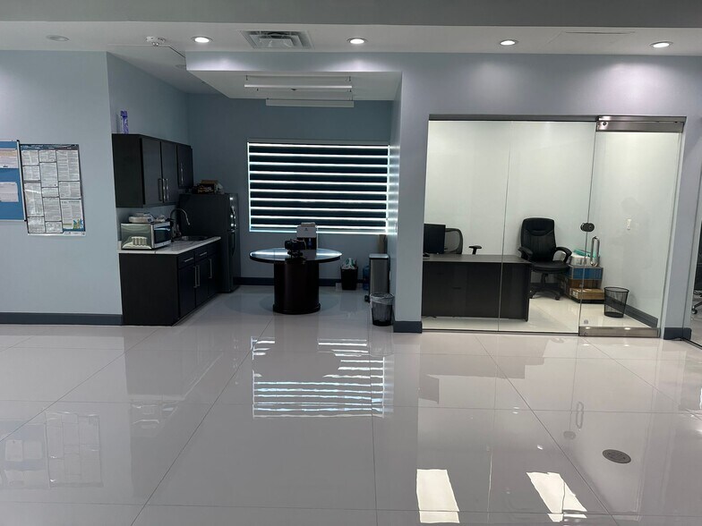 More Photos Of 1173 W John Carpenter Fwy, Irving Medical For Sale