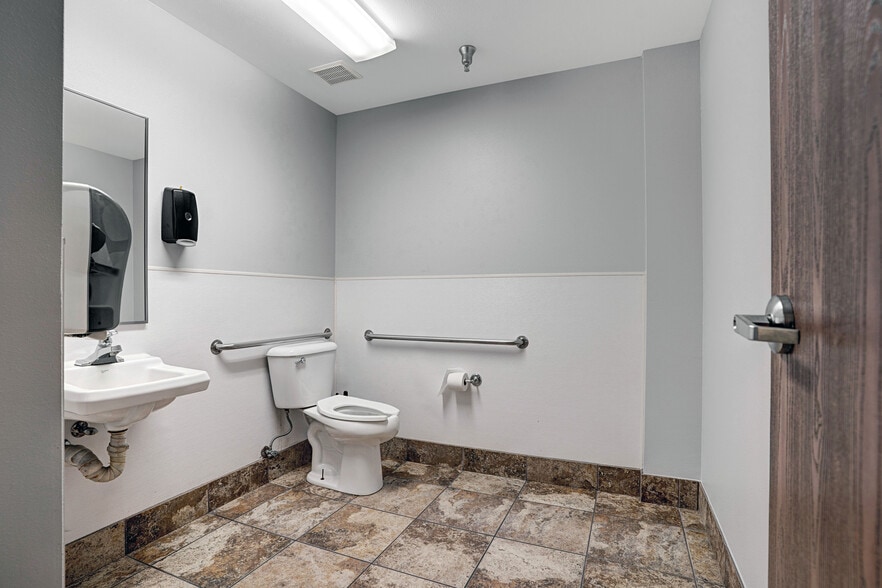 More Photos Of 41551 Date St, Murrieta Light Manufacturing For Sale