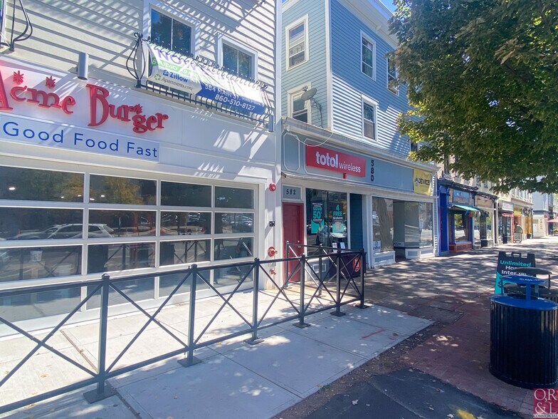 More Photos Of 578-582 Main St, Middletown Storefront Retail Residential For Lease