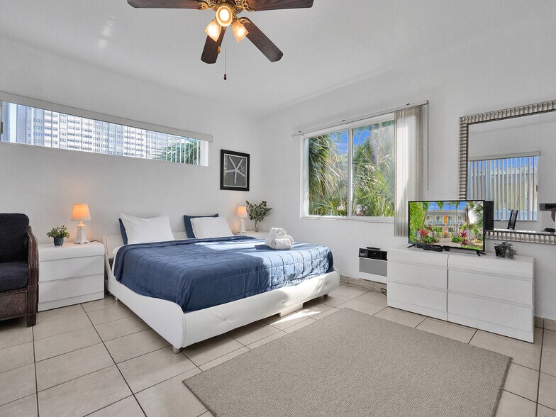 More Photos Of 326 Coolidge St, Hollywood Hotel For Sale