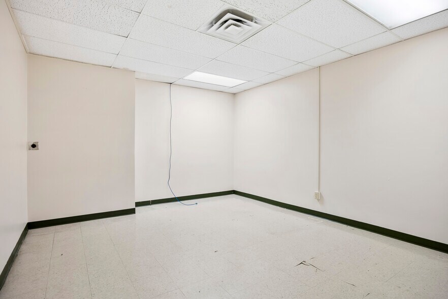 More Photos Of 30-32 N Russell Rd, Albany Office For Sale