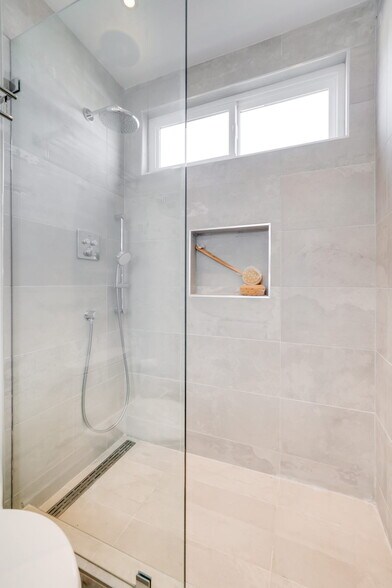 More Photos Of 2602 Pacific Ave, Venice Apartments For Sale