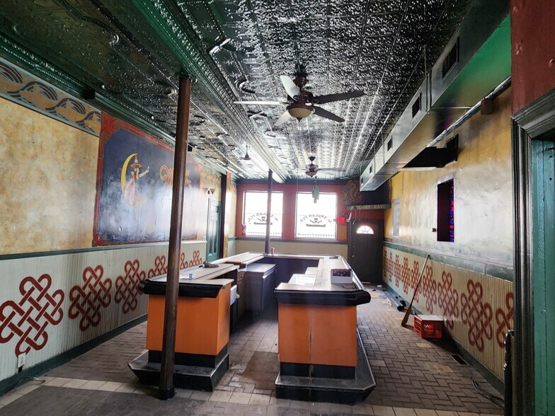 More Photos Of 1600 Bingham St, Pittsburgh Bar For Sale