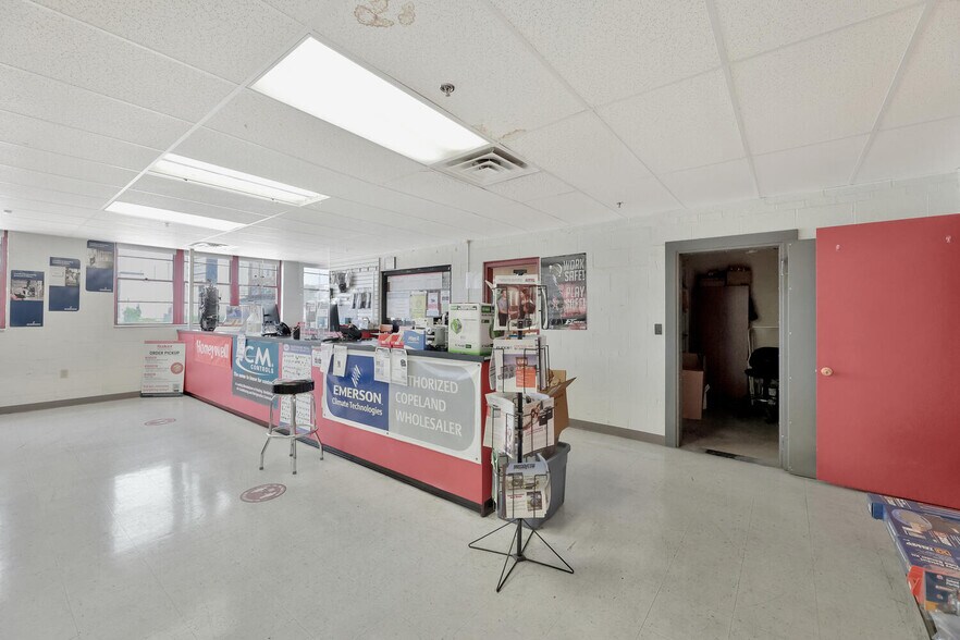 More Photos Of 811 E Waterman St, Wichita Warehouse For Sale