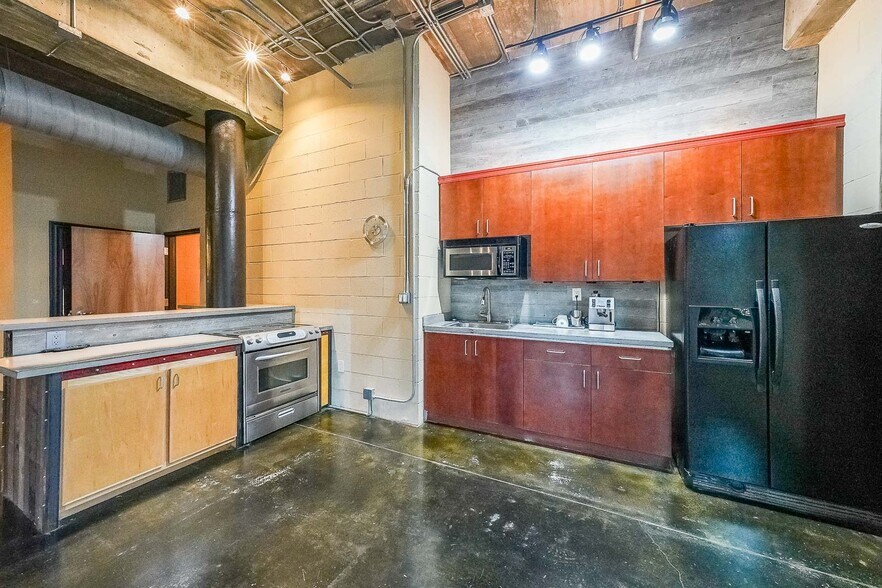 More Photos Of 319 Atlanta St, Marietta Office For Sale