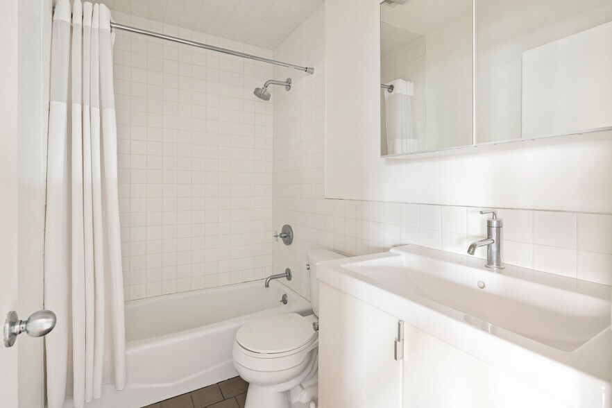 More Photos Of 977 Chung King Rd, Los Angeles Storefront Retail Residential For Sale