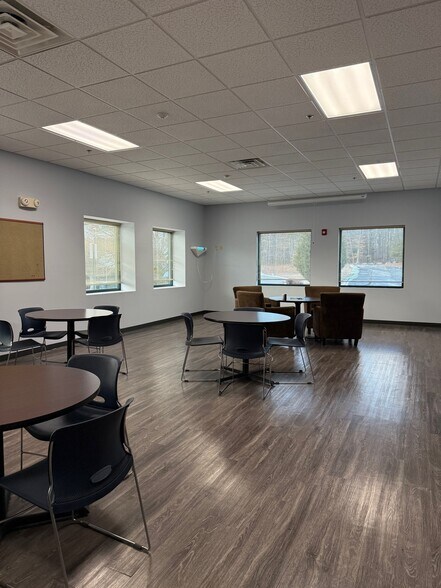 More Photos Of 1275 Park East Dr, Woonsocket Light Distribution For Lease