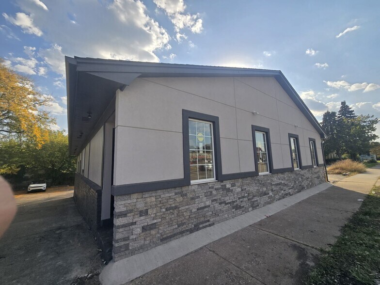 More Photos Of 1095 W Huron St, Waterford Medical For Sale