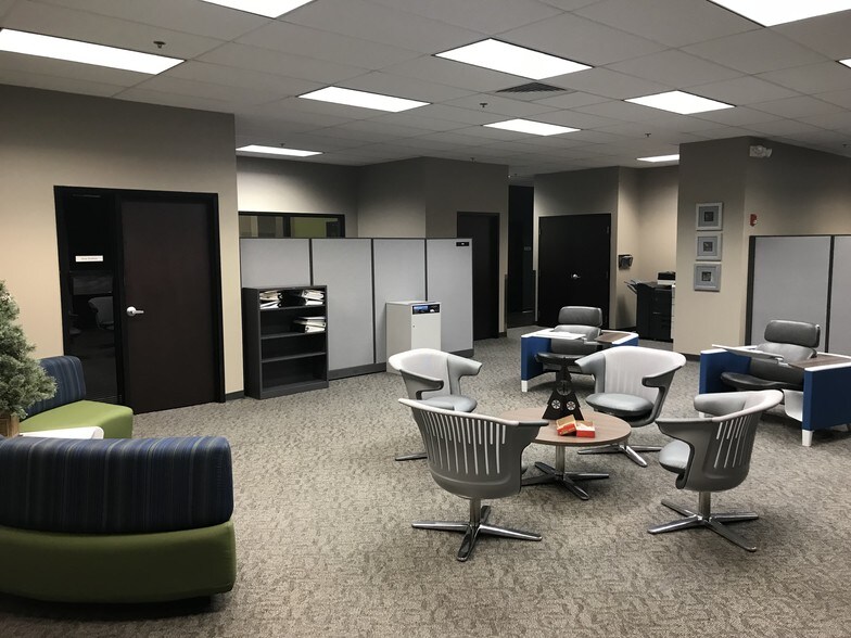 More Photos Of 4700 Tama St SE, Cedar Rapids Freestanding For Lease