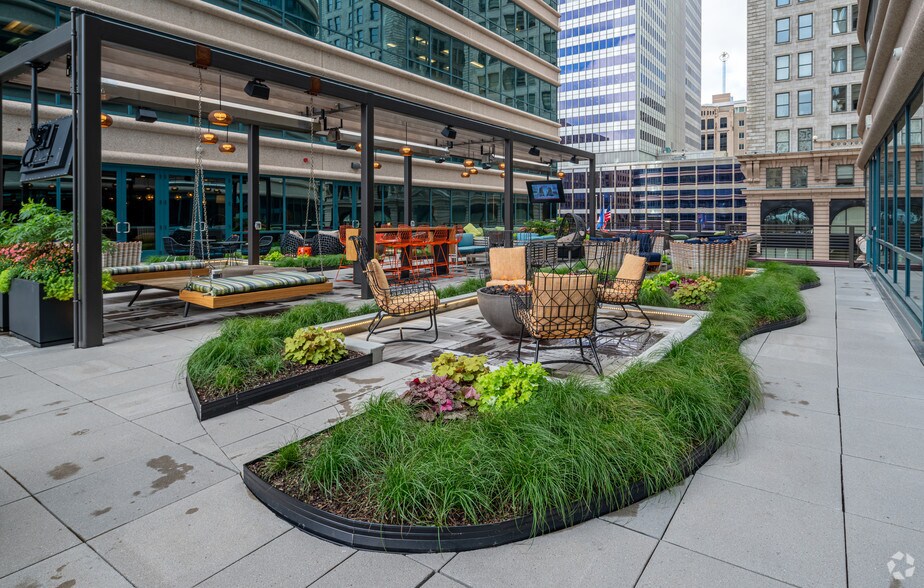 More Photos Of 150 S 5th St, Minneapolis Office For Lease