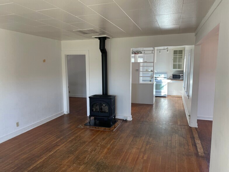 More Photos Of 151 Maciver Ln, Bishop Office For Lease