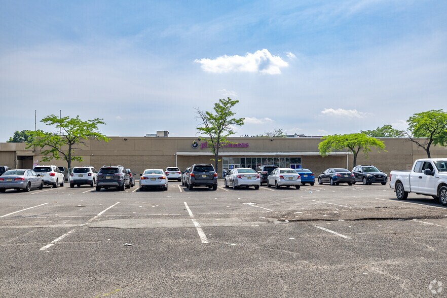 More Photos Of 321 Rt-440, Jersey City Freestanding For Lease