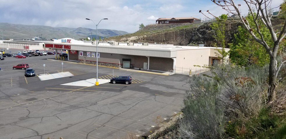 Primary Photo Of 1911 21st St, Lewiston General Retail For Lease