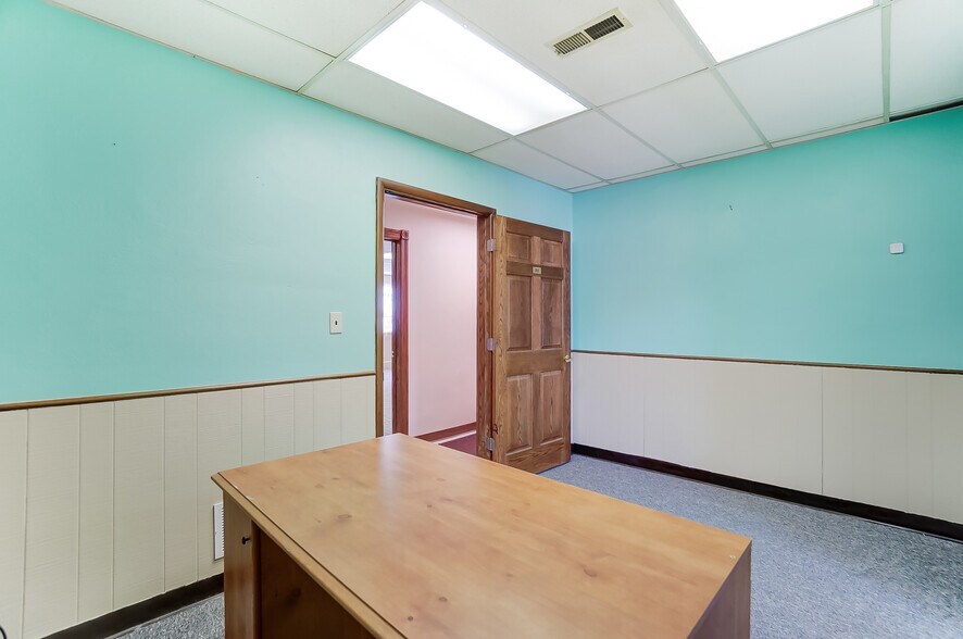 More Photos Of 112-120 N West St, Lima Storefront Retail Office For Lease