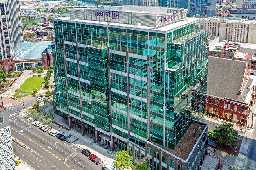 More Photos Of 401 Commerce St, Nashville Office For Sale