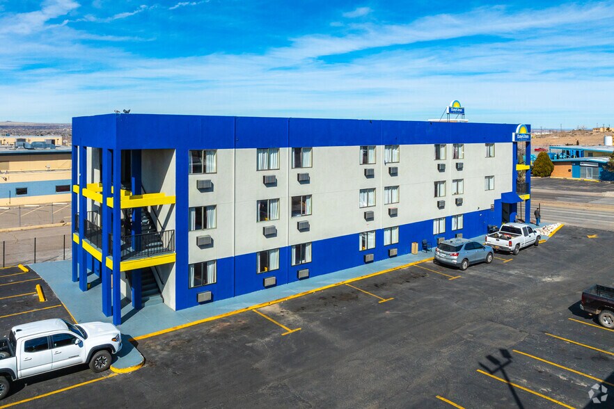 More Photos Of 1520 Candelaria Rd NE, Albuquerque Hotel For Sale