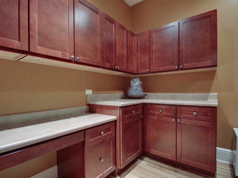 More Photos Of 130 N 5th St, Quincy Storefront Retail Residential For Lease