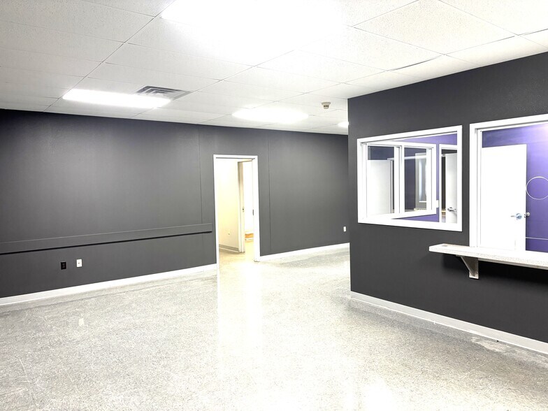 More Photos Of 225 N High St, Muncie Office For Sale