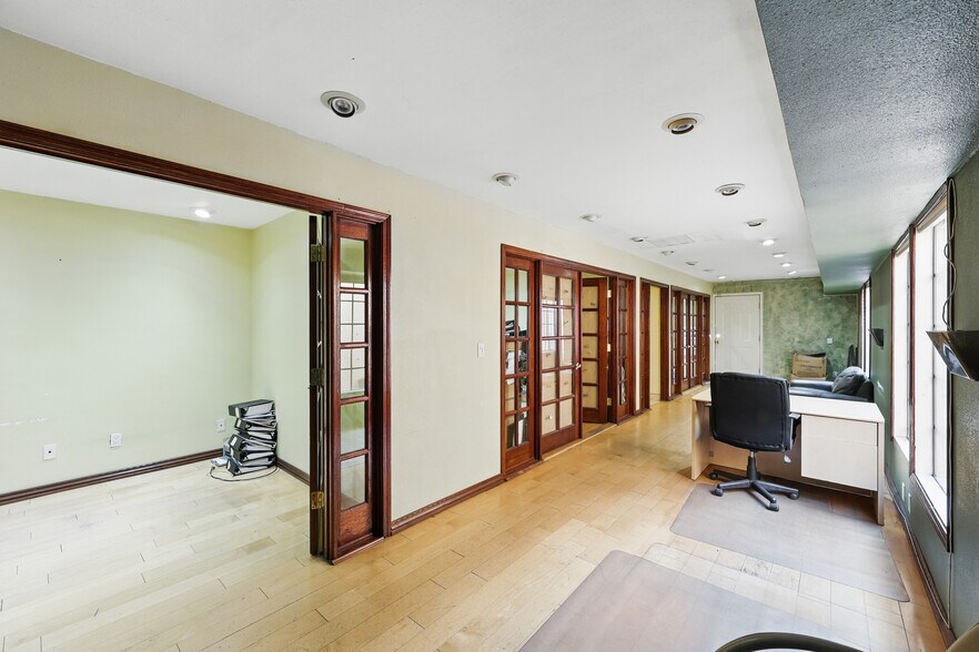 More Photos Of 5428 E Beverly Blvd, Los Angeles Office For Sale