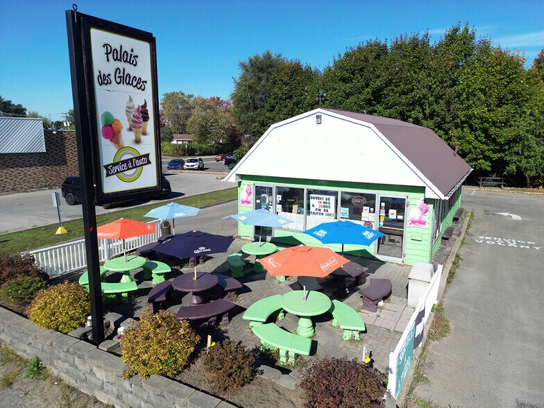 Primary Photo Of 3385 Boul Dagenais O, Laval General Retail For Sale