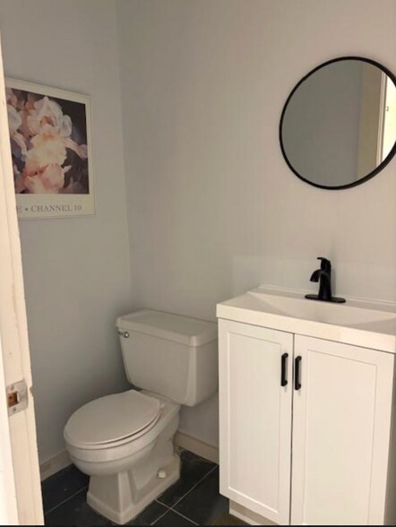 More Photos Of 521 4th St, Wilmette Storefront For Lease