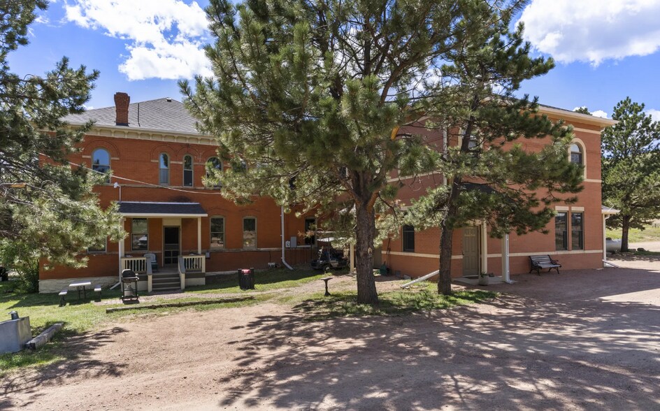 More Photos Of 600 N B St, Cripple Creek Hotel For Sale
