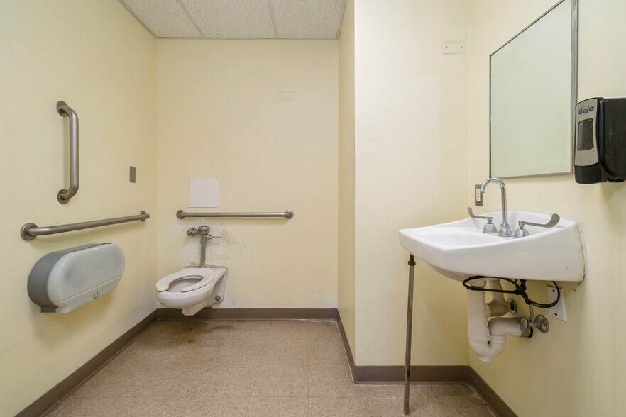 More Photos Of 680 Broadway, Paterson Hospital For Lease