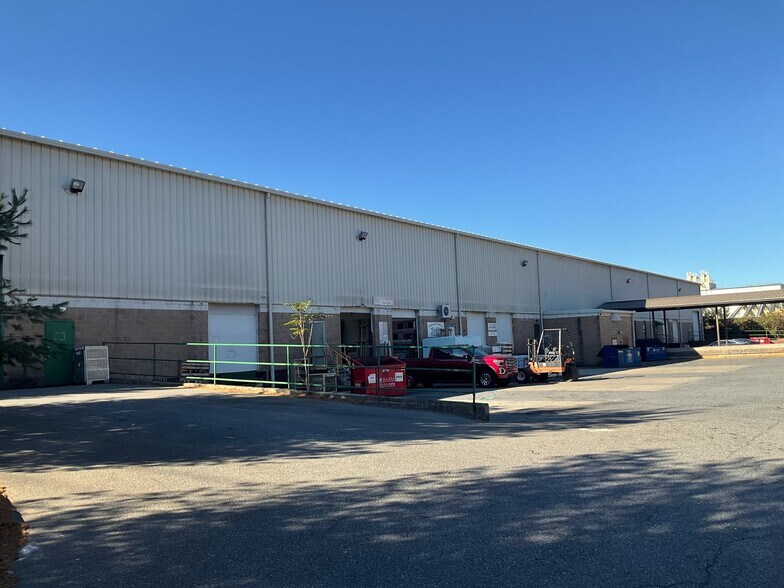 More Photos Of 1 Havenwood Ct, Lakewood Warehouse For Lease