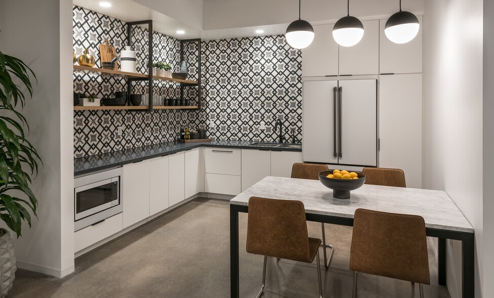 More Photos Of 7878 N 16th St, Phoenix Office For Lease