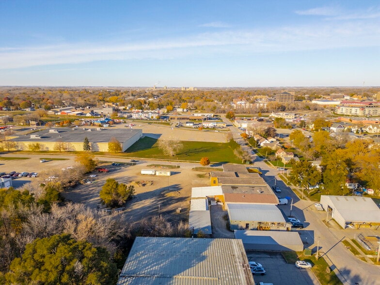 More Photos Of 708-712 S Jefferson Ave, Mason City Flex For Sale