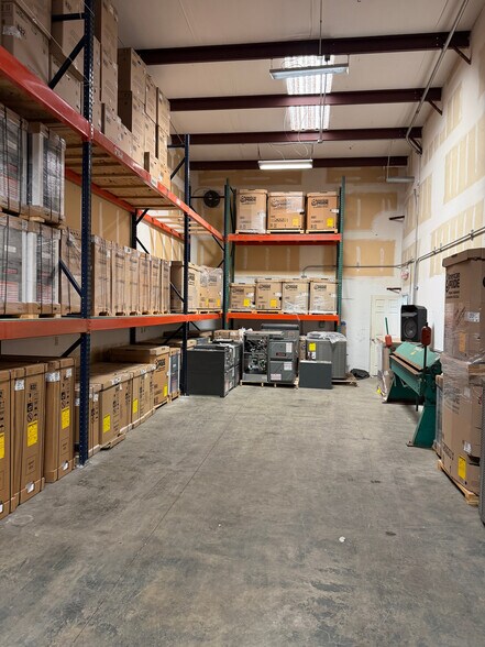 More Photos Of 6603 Royal St, Pleasant Valley Industrial For Lease